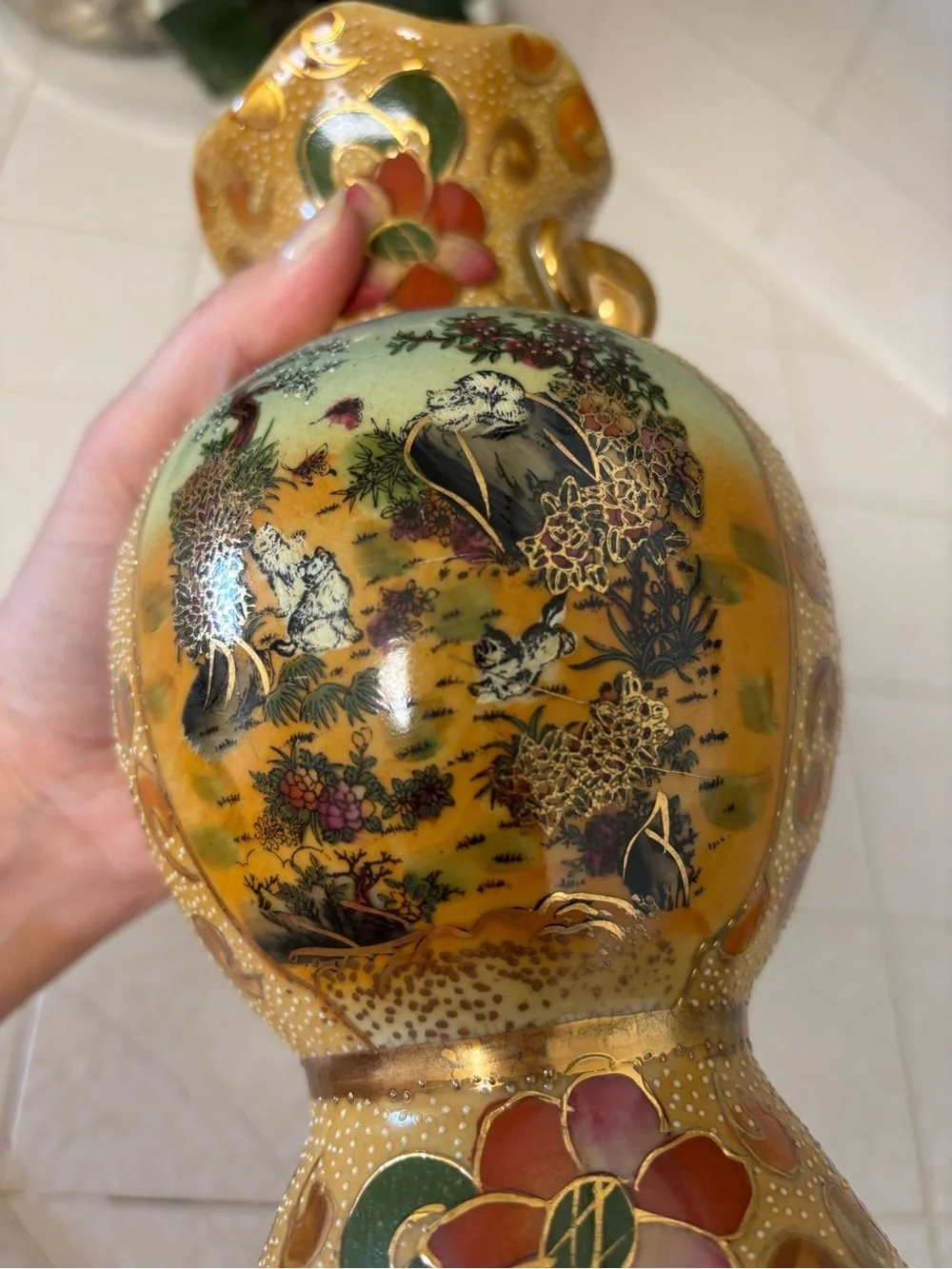 Vintage beautiful Asian SATSUMA style Hand painted base